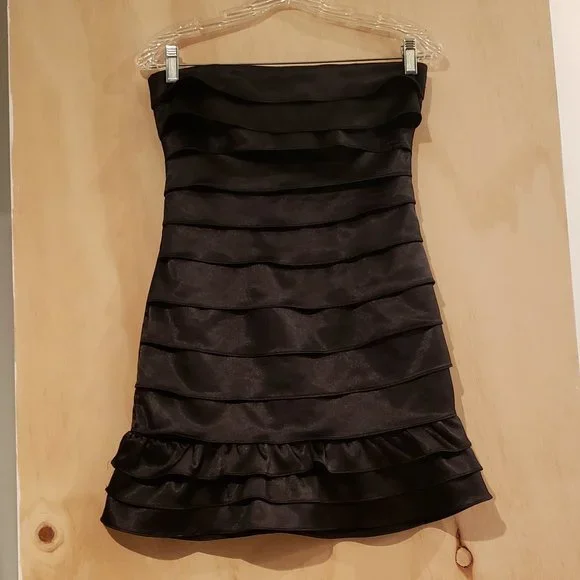 City Triangles | Dresses | Strapless City Triangles Juniors Black Satin Cocktail  Dress | Poshmark